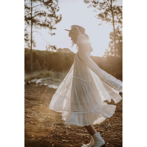 Spell & The Gypsy Collective Hanging Rock Lace Midi Dress Size XS NWT White - Picture 16 of 17